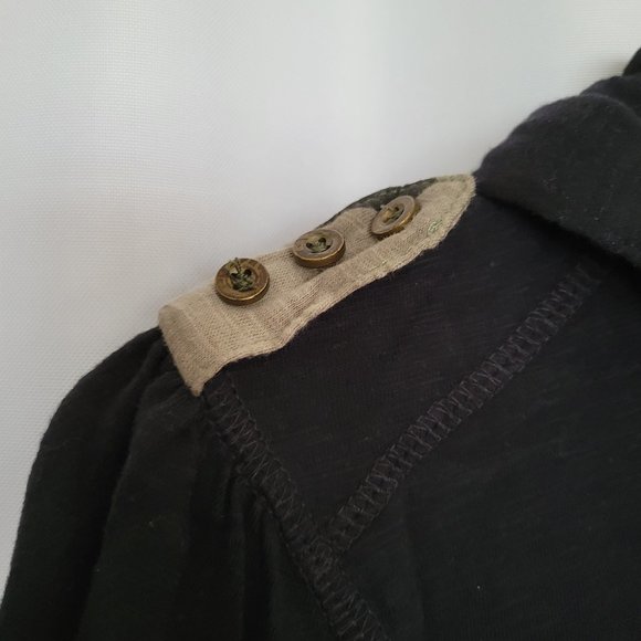 Black elbow sleeve top with camo trim - Picture 4 of 7